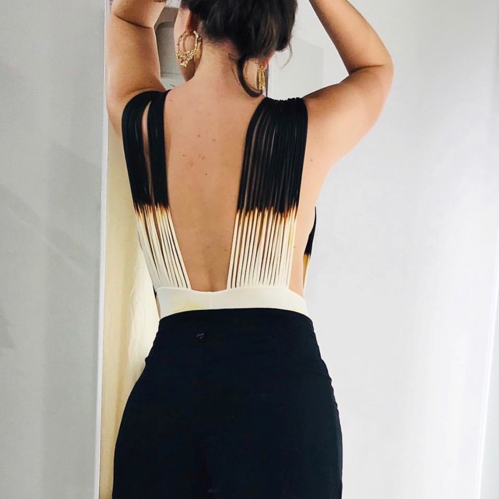 Deep V String One Piece - Picture 4 of 8